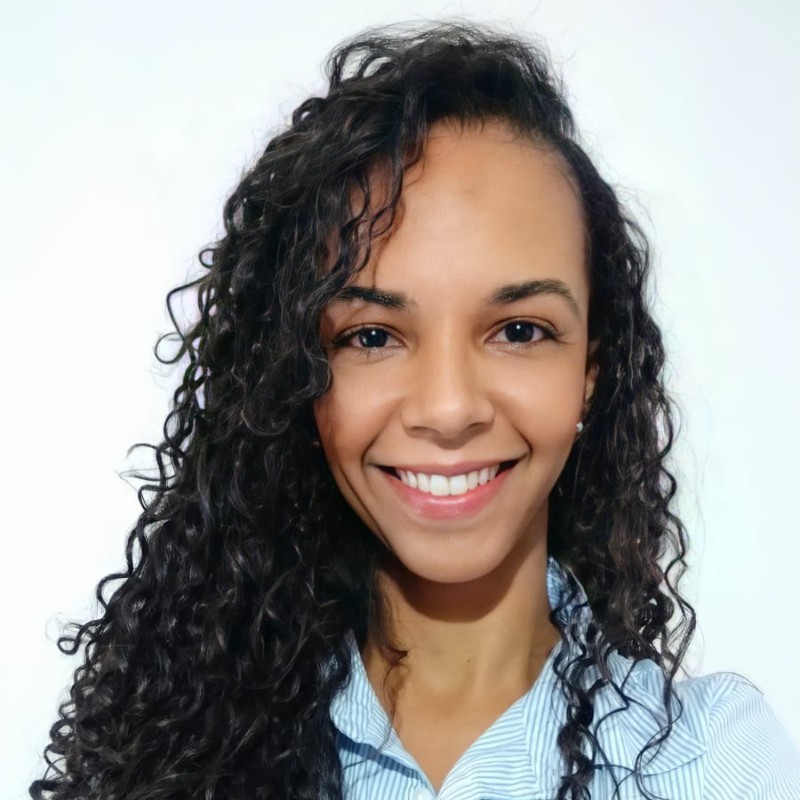 Mariela Almeida - Brasil, Perfil profissional