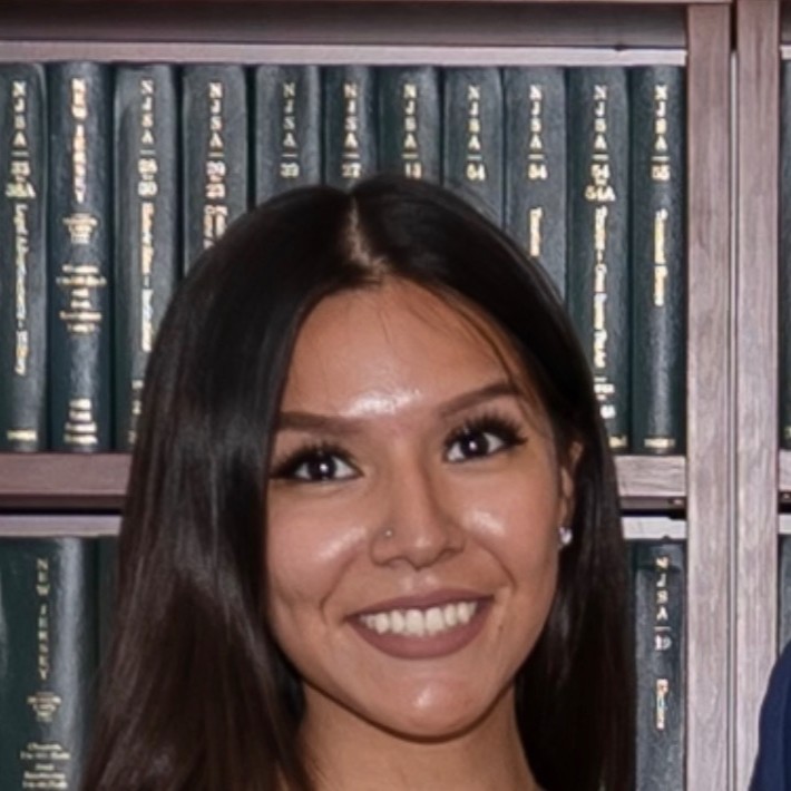 Angelica Flores-Valencia - Senior Business Immigration Analyst - Fragomen |  LinkedIn