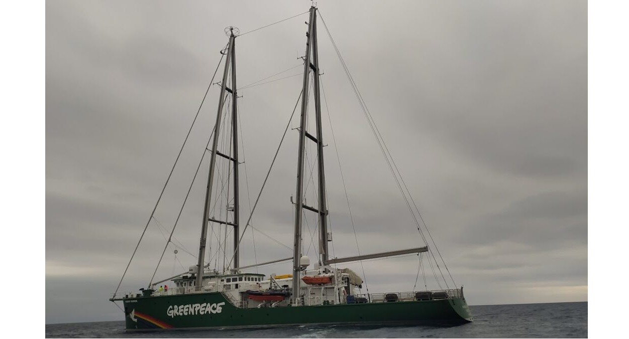 What a surprise! The legendary ship Rainbow Warrior of the GREENPEACE Οrganization in Elafonisos!...