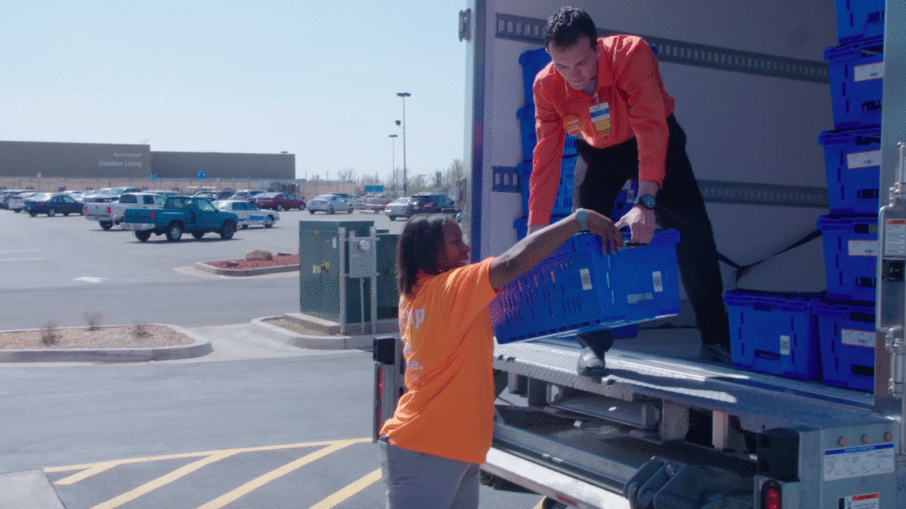 Walmart Leverages Humans to Compete With Amazon