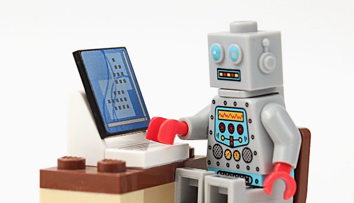 Communication & chatbots : Et si on se calmait un peu sur l’automatisation à tout prix ?
