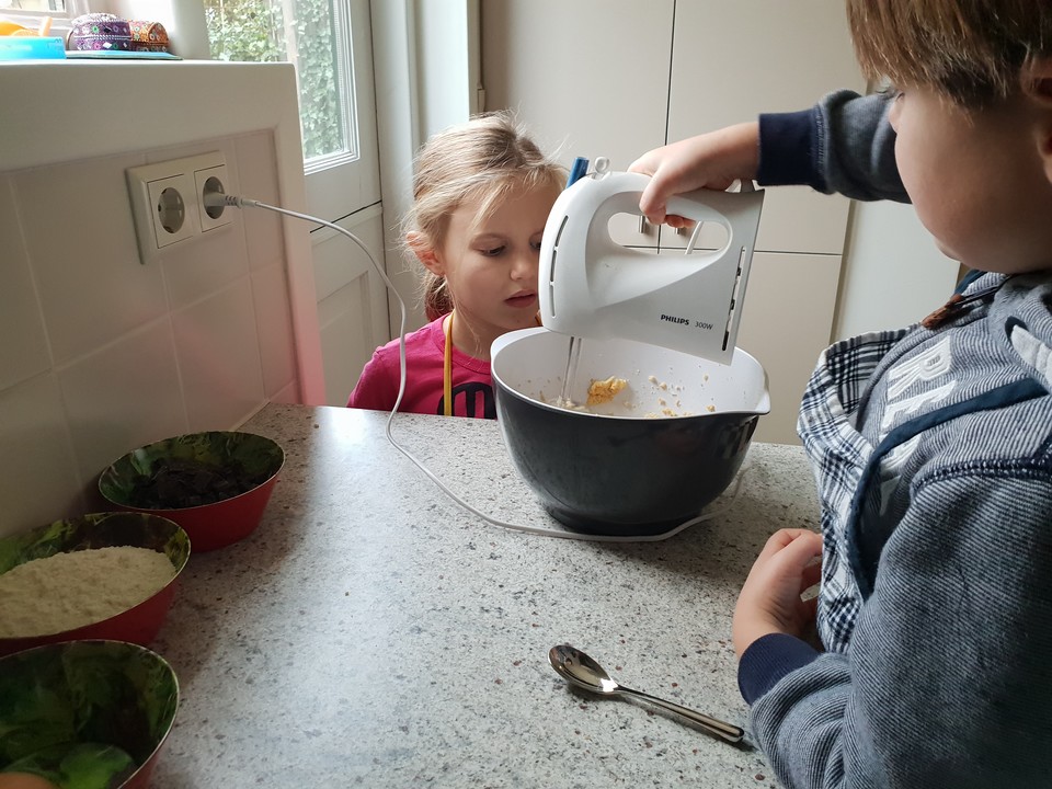 How we try to teach our kids about money by baking cookies together