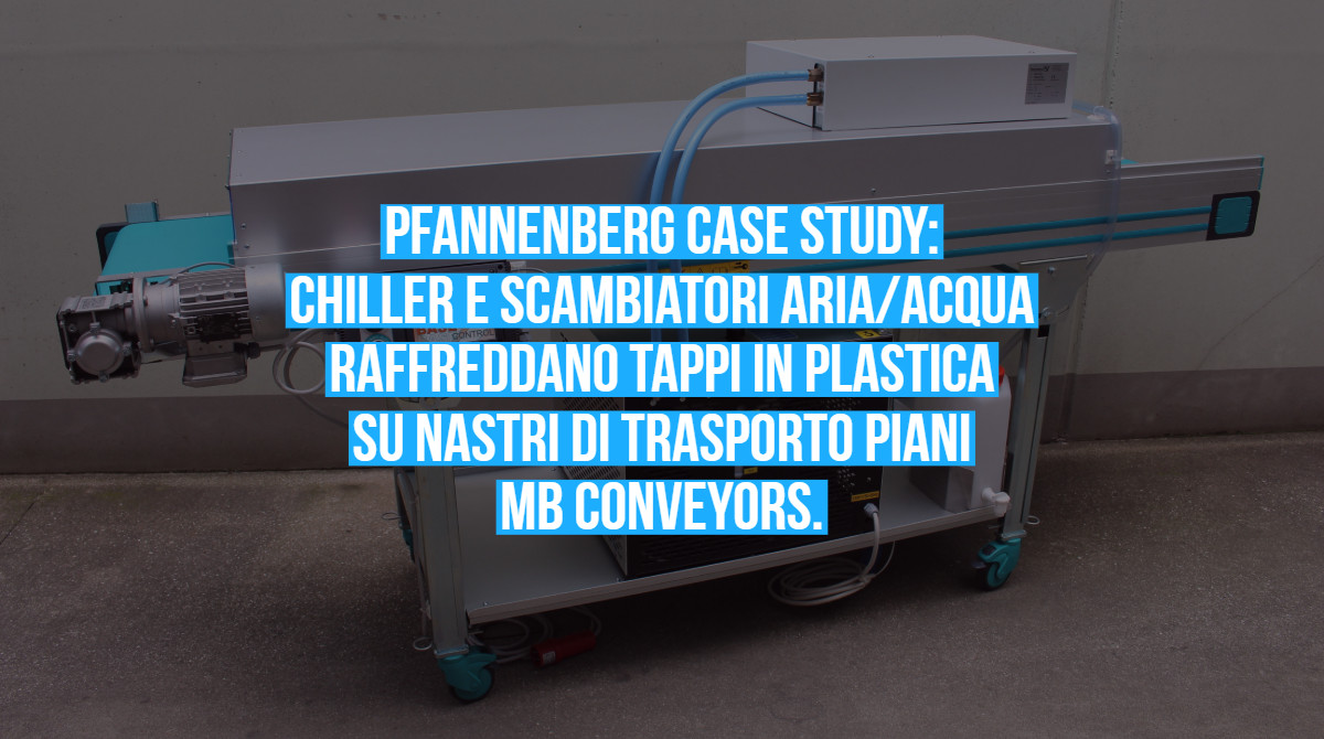 Case study MB Conveyors: Chiller e scambiatori aria/acqua raffreddano tappi in plastica su nastri di trasporto piani.
