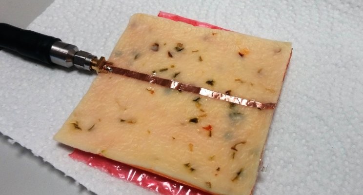 28Gbps Microstrip With Pepper Jack Cheese as Substrate