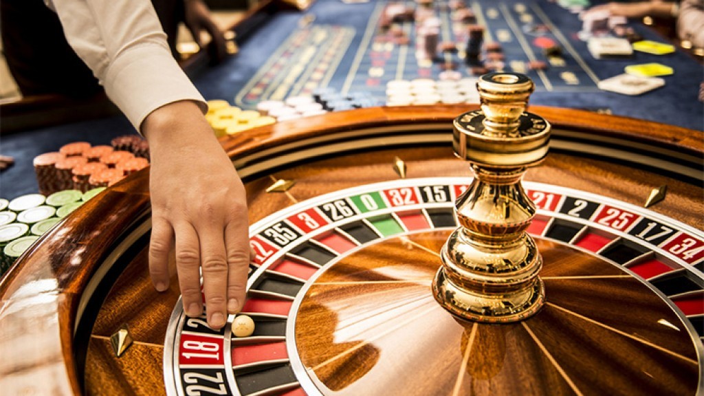 How does the dealer spin the Roulette wheel?