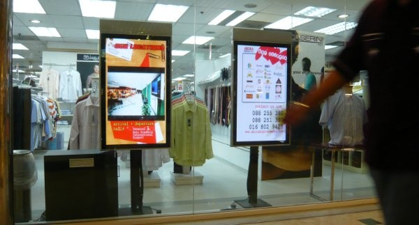 Maximizing Sales and Engagement with Interactive Digital Signage in Retail