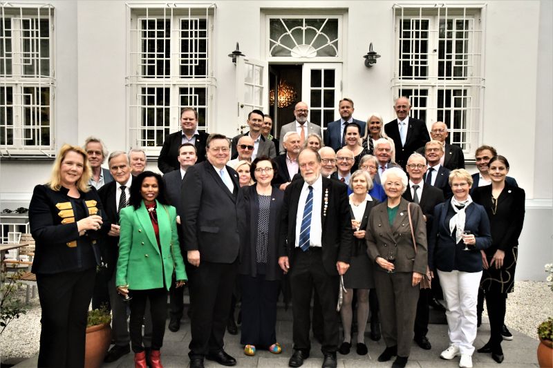 No alternative text description for this image