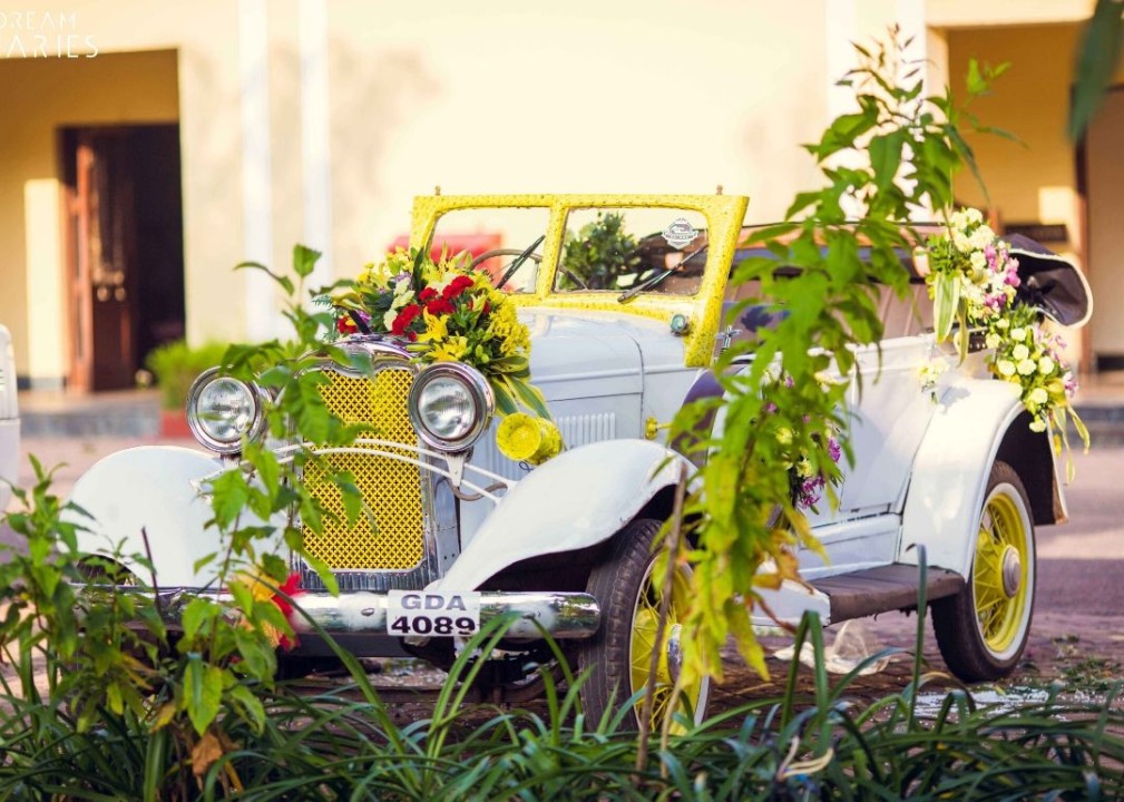 Beautiful And Showstopper Car Decoration Ideas For Wedding!