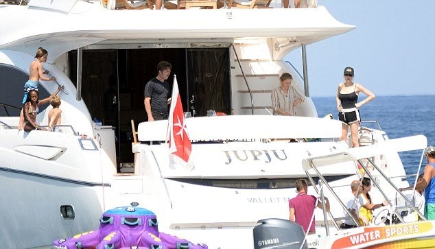 Brad & Angelina Jolie wrap up their honeymoon and filmshoot in Malta.