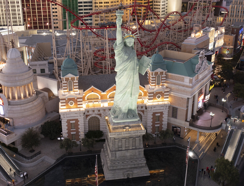 Video Zac Tschillard on LinkedIn: #rothlightinglasvegas #nedcosupply Video Zac Tschillard on LinkedIn: #rothlightinglasvegas #nedcosupply