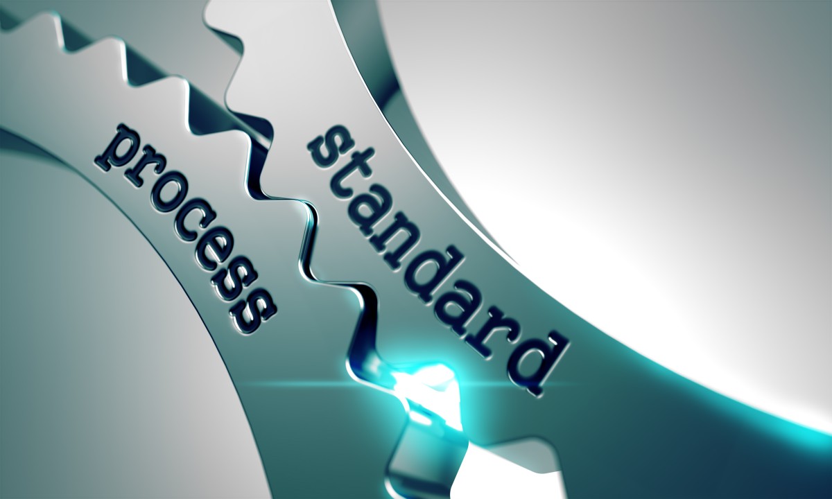 Auf- und Ausbau von Shared Service Centern: Prozesse zuerst aufwendig standardisieren oder später den übernommenen Ist-Zustand harmonisieren?