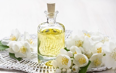 Can jasmine oil be used on skin?