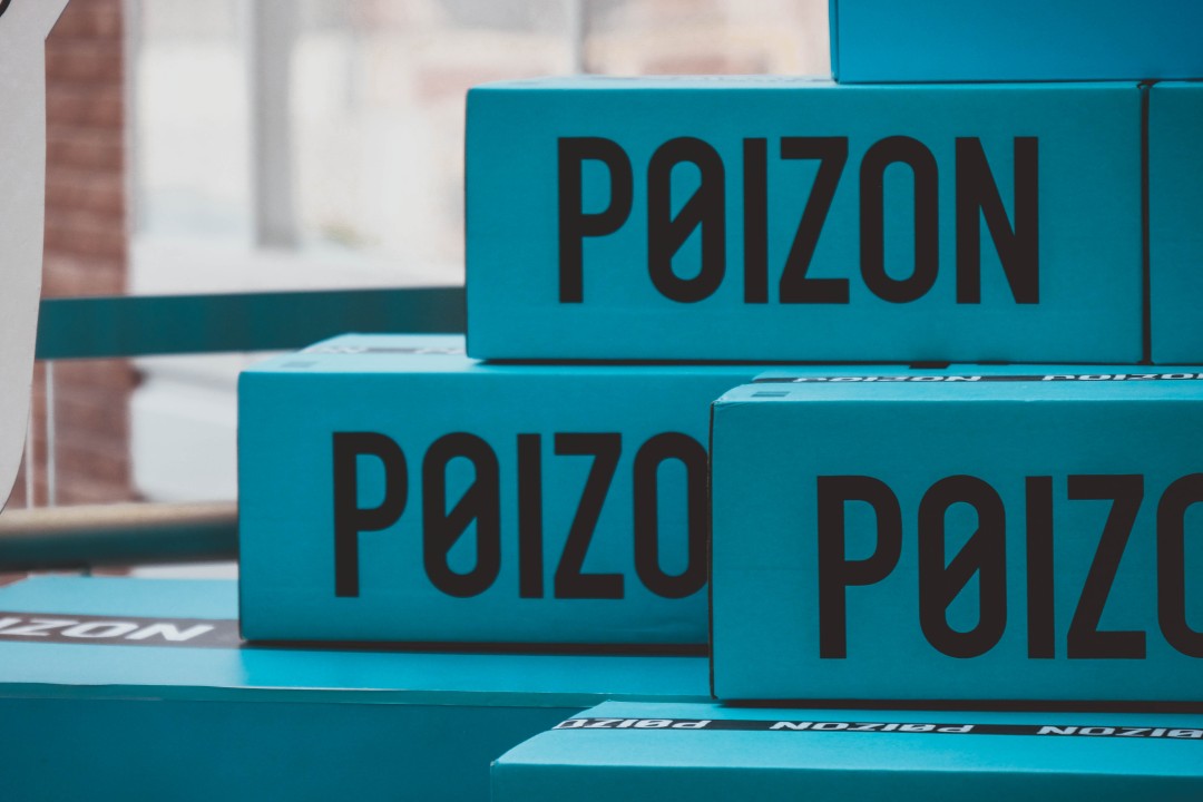 Пойзон интернет магазин сайт. Логотип Пойзона. Poison коробки. Poizon Box.