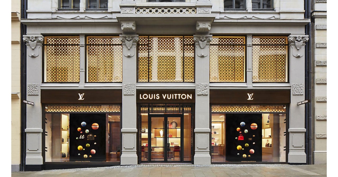 Creating a luxury brand 101 with six simple bullet points.