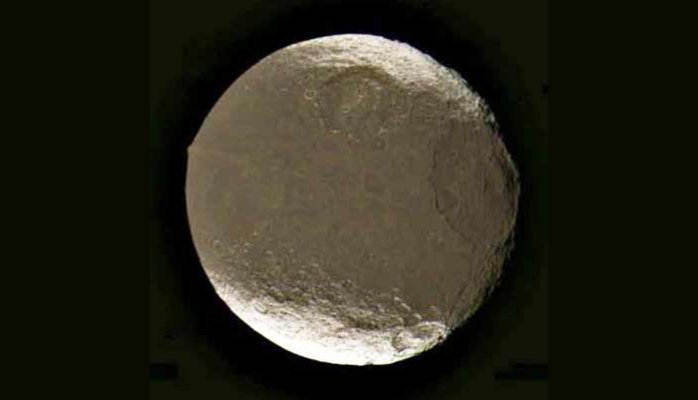 Is Saturn's Moon Iapetus an Artifact?