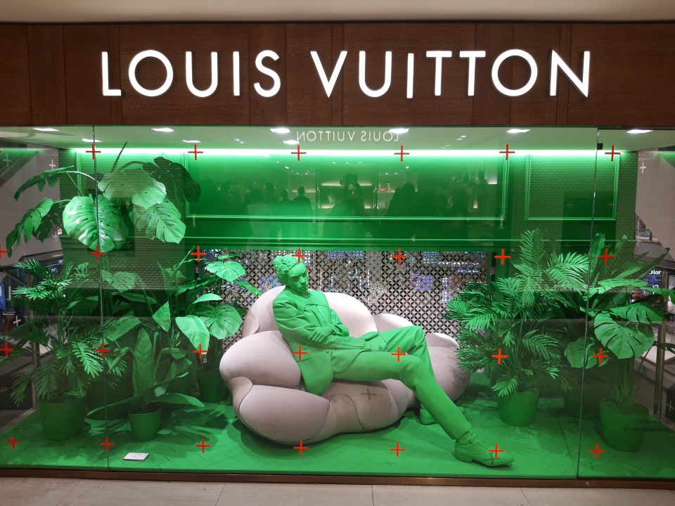 LVMH: analysis of the winning strategy of the worldwide leader in the  luxury industry