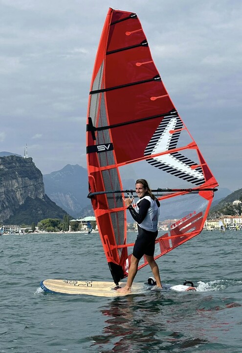 Federico Morisio, windsurfer professionista: «Un viaggio alle Hawaii dopo  la maturità a Torino: così ho iniziato a cavalcare le onde più pericolose»