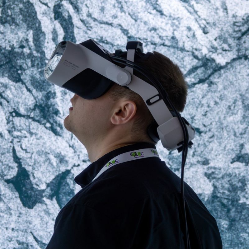 Varjo's Auto-Focus XR-4 Mixed-Reality Headset Boasts Specs to Rival Apple  Vision Pro - CNET