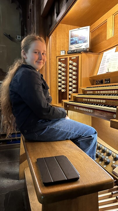 Moja 11-letnia wnuczka gra na organach