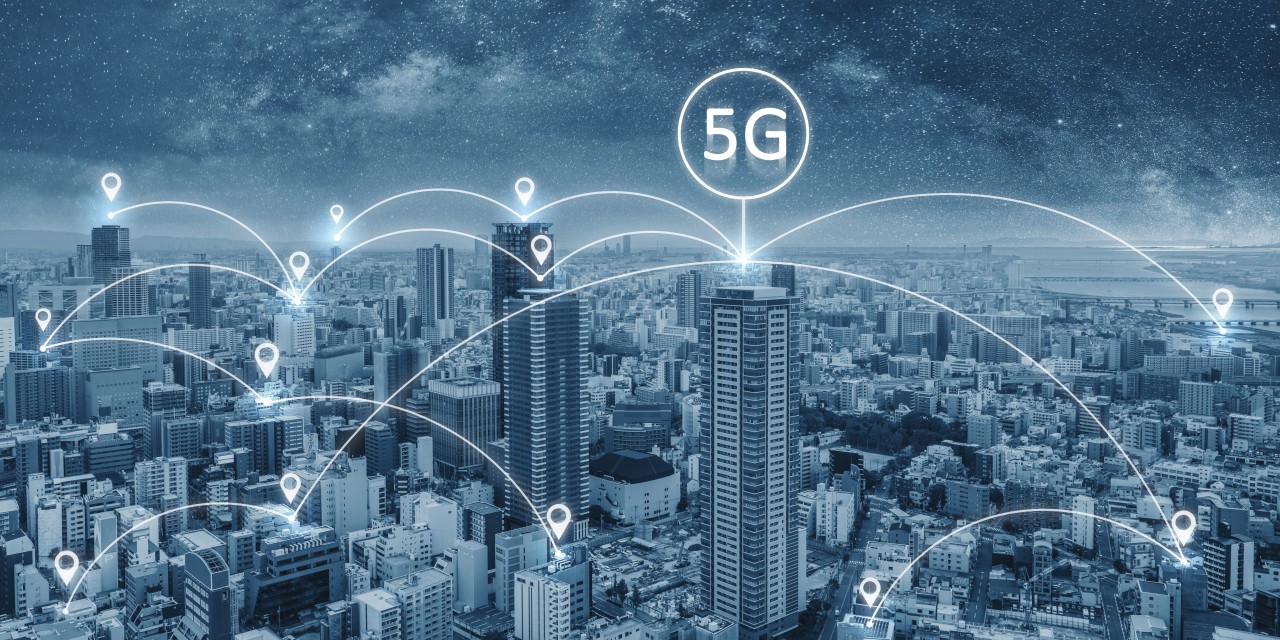 Revolutionizing Connectivity: Unveiling the Synergy of 5G Technology and  IoT in a Hyperconnected World