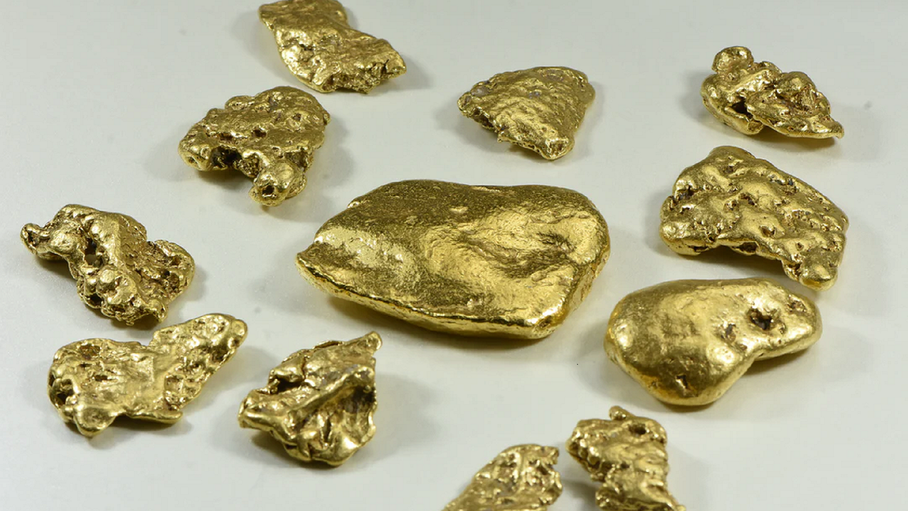 Gold nuggets vs. Cryptocurrency - What should you invest in?