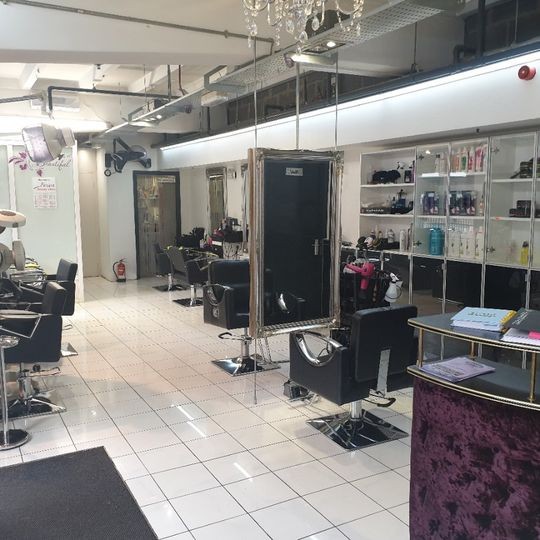 High-End Unisex Hair and Beauty Salon in Newcastle City Centre For Sale  £25,000