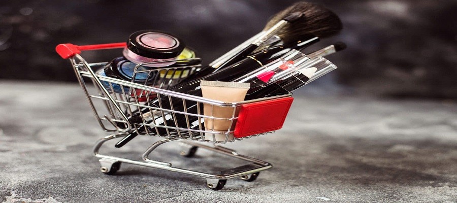 Online Beauty and Cosmetics Shopping Market : Strong Momentum and Online Beauty and Cosmetics Shopping Market : Strong Momentum and