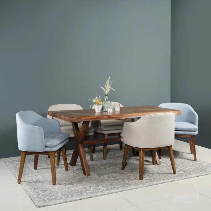 The Pros of Opting for a Wooden Dining Table in Your Home Décor