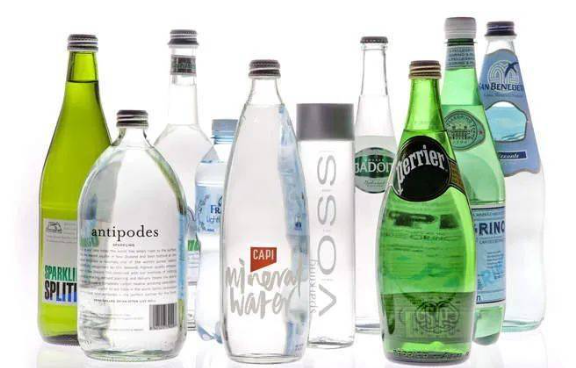 Competitive points of water glass bottles and case analysis of