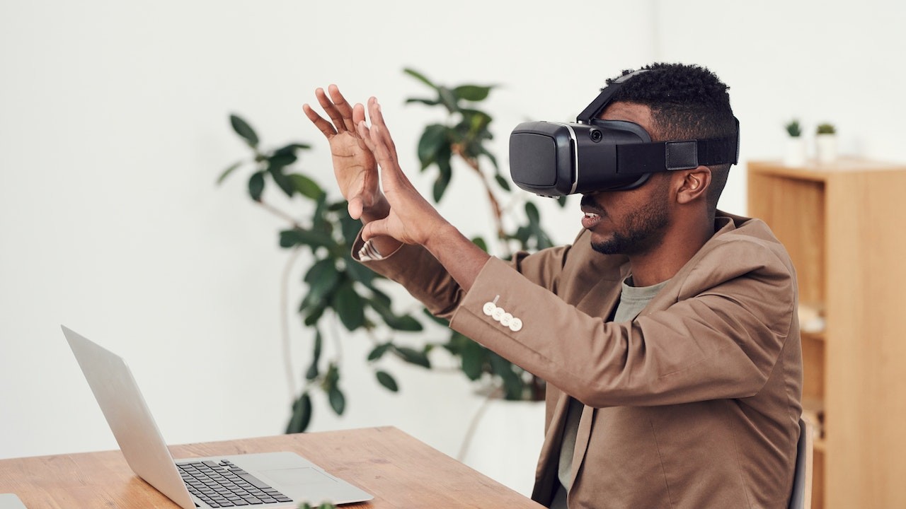 How to Become a VR/AR Developer for Leading-Edge Tech