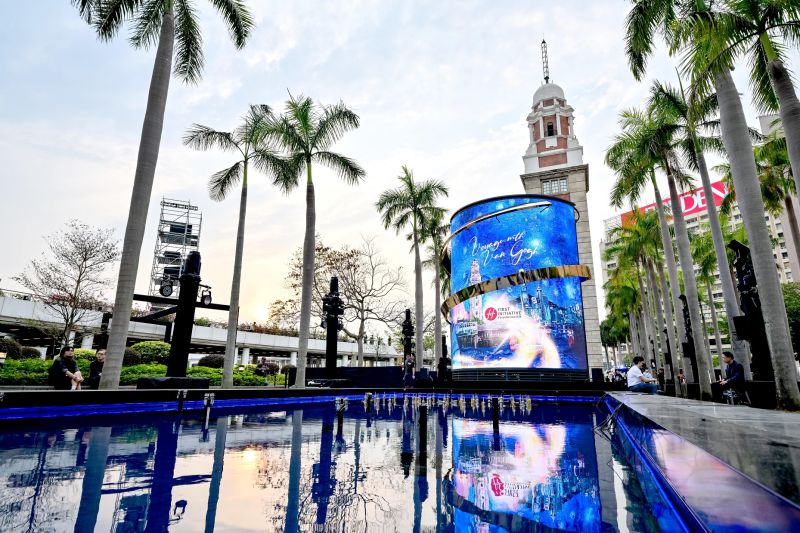 Embark on a Van Gogh-inspired voyage along Victoria Harbourfront! As part of the "Art@Harbour 2024" large-scale outdoor art project, "Voyage with Van Gogh" (till May 31) takes audiences on a multisensory journey in front of the historic Clock Tower in Tsim Sha Tsui, by capturing the essence of Vincent van Gogh's iconic paintings; while another huge one-of-a-kind exhibition "Chromaflux" (till May 5) showcases digital moving images by international and local artists at the Sino LuminArt Façade of Tsim Sha Tsui Centre and Empire Centre.   https://lnkd.in/dBv6GWGq    #hongkong #brandhongkong #asiasworldcity #megaevents #megaHK #artsandculture #ArtHarbour