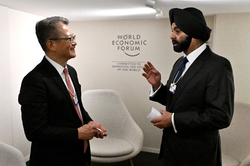 Hong Kong will play an even more pivotal role as a bridge and platform connecting Mainland China with international markets and investors, said Financial Secretary Paul Chan at the World Economic Forum (WEF) Annual Meeting in Davos, Switzerland (Jan 16). Mr Chan also met with international financial heavyweights to exchange views on enhancing investment and financing for green and sustainable projects.   https://lnkd.in/g574irPf    Commerce and Economic Development Bureau #hongkong #Brandhongkong #asiasworldcity #FinancialServices #WEF