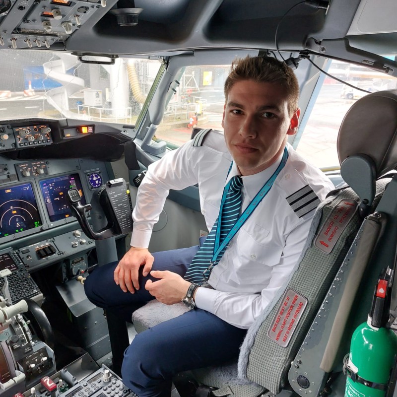 Romain Hoarau - First Officer - TUIFLY BELGIUM | LinkedIn