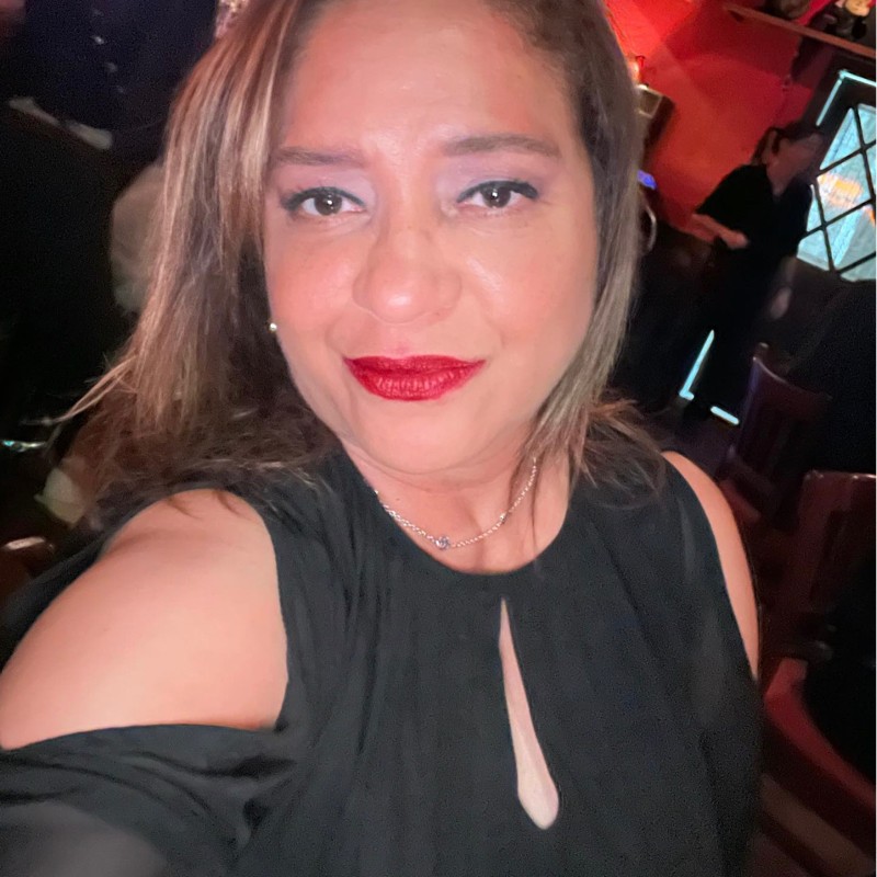 Eva Iris Lugo - Store Manager - The Estée Lauder Companies Inc. | LinkedIn