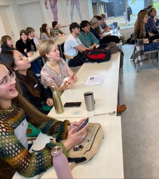 Gensyns glæde og en masse nyt Besøg på Hjørring Gymnasium Gensyns glæde og en masse nyt Besøg på Hjørring Gymnasium