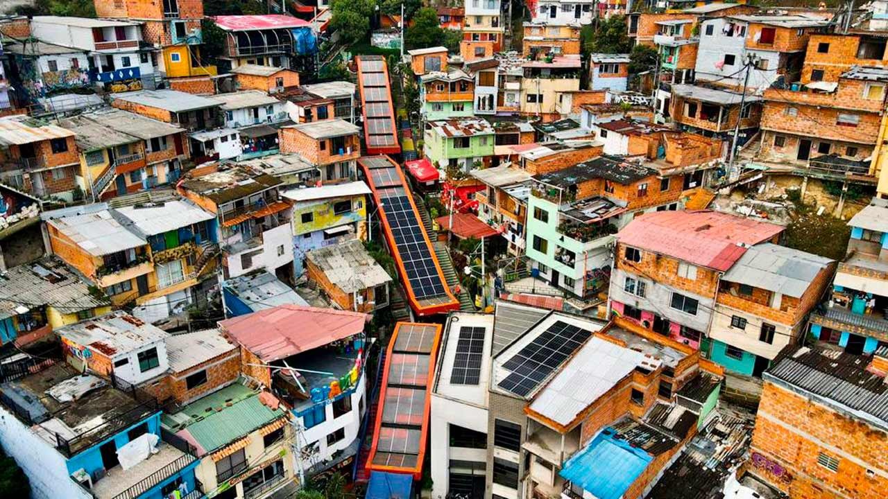 Transformación urbana a partir de las Escaleras Eléctricas de San Javier en la Comuna 13 de Medellín