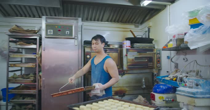 Determined to preserve the unique taste of Chinese folk pastry such as Phoenix Cookies, the new generation of this mom-and-pop bakery in Sham Shui Po insists on using traditional methods and authentic decades-old recipes, taking pride in stimulating customers' taste buds with distinctive flavours of Hong Kong.   Courtesy of Hong Kong Tourism Board   #hongkong #brandhongkong #asiasworldcity #cosmopolitanhk #PhoenixCookies #discoverhongkong #HelloHongKong 