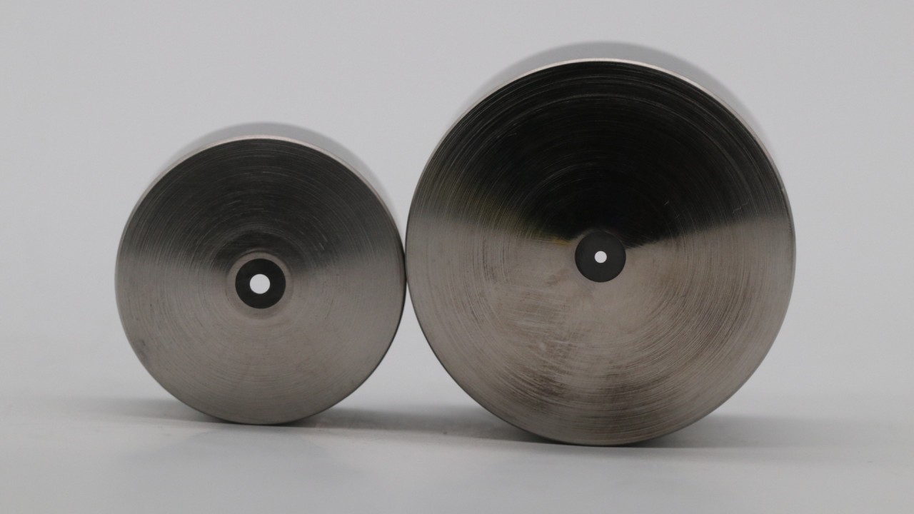 Advantages and disadvantages of wire drawing dies made of different materials