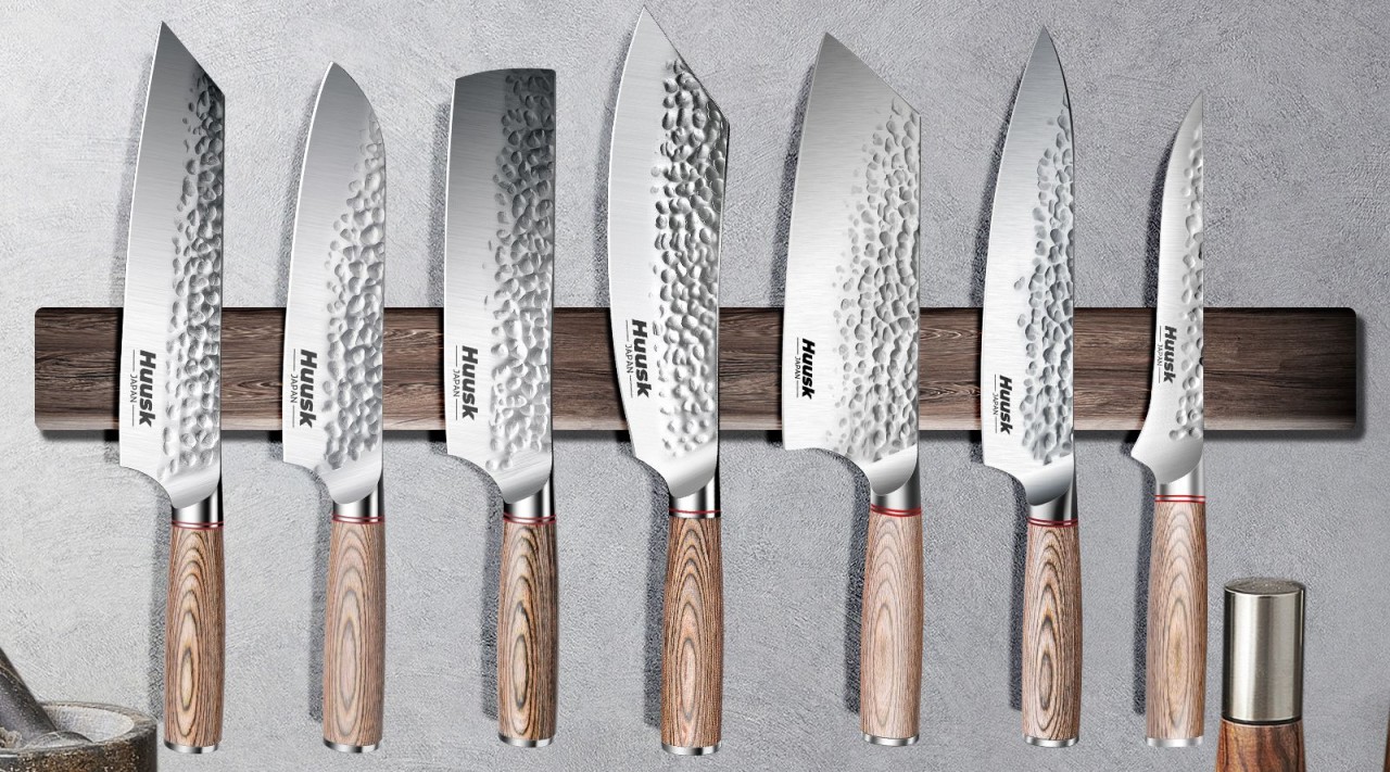 What is the difference between a carbon steel knife and stainless steel  knife - Material