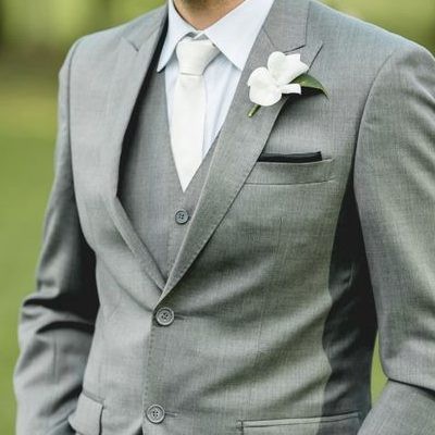Men's gray suit with what tie? - [Handsome tie]