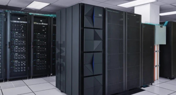 What are the advantages of using a mainframe computer and how secure are mainframe computers?