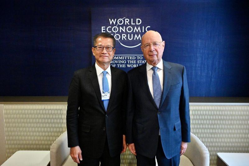 Financial Secretary Paul Chan shared Hong Kong's strategies in growing digital assets and on other topics of mutual interest with business leaders on his 4th and second last day of attending the World Economic Forum Annual Meeting (Jan 18).    https://lnkd.in/gDXbXSNs   Commerce and Economic Development Bureau #hongkong #Brandhongkong #asiasworldcity #FinancialServices #wef 