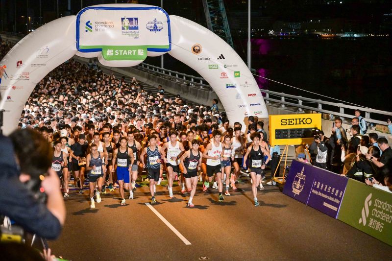 The Standard Chartered Hong Kong Marathon 2024 returned in full scale after the pandemic, with some 74,000 runners taking on the challenges of different levels of long distances races on Jan 21. The results are:    Marathon Winners: Seroi Anderson Saitoti (Men, Kenya, 2:12:50); Medina Armino (Women, Ethiopia, 2:28:47) Half Marathon Winners: Sun Xiaoyang (Men, Mainland China, 1:08:05); Choi Yan-yin (Women, Hong Kong, 1:21:01) 10km Winners: Chen Yufan (Men, Mainland China, 0:30:58); Tsang Hiu-tung (Women, Hong Kong, 0:36:47)  #hongkong #brandhongkong #asiasworldcity #dynamichk #hkmarathon