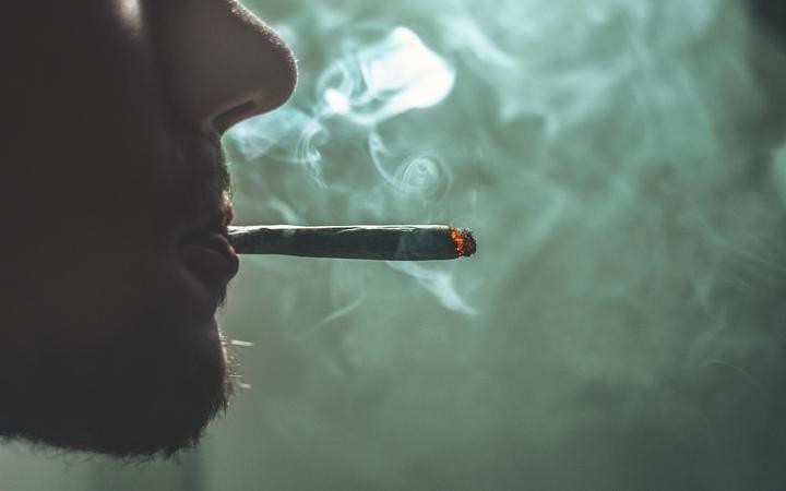 how to complain about cigarette smoke Hundreds of complaints made over neighbours' in York The Smoke-Free Illinois Act prohibits