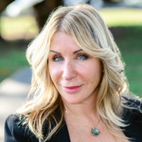 Suzanne Welch headshot