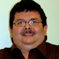 Armando Roque headshot