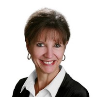 Anna Henderson headshot