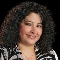 Lisa Flores headshot