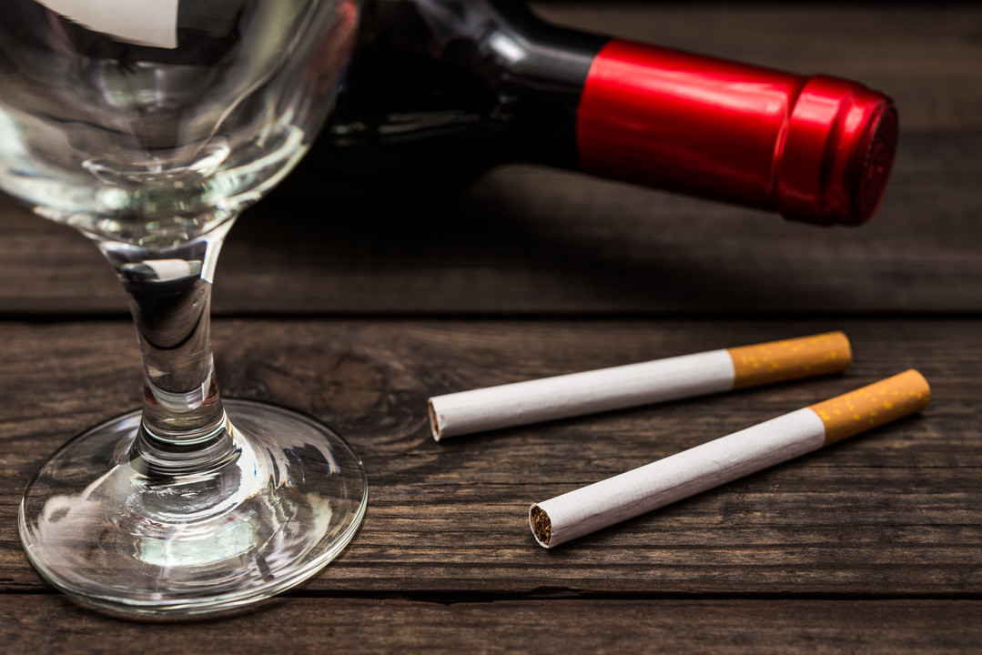 testicle pain after smoking cigarettes A painless lump or heaviness in the scrotum could be a testicle pain after smoking cigarettes