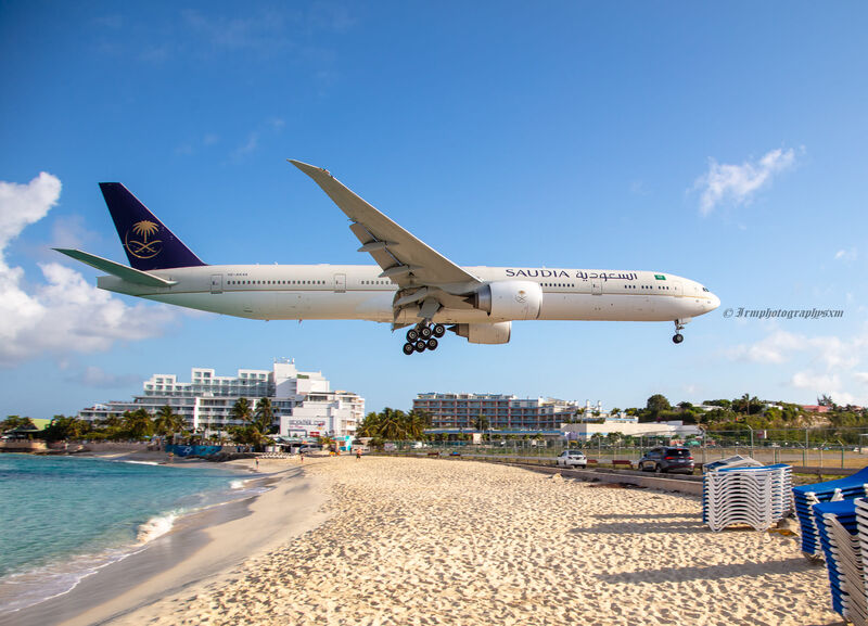 SAUDI AIRLINES Boeing 777-300ER (HZ-AK44) arriving and SAUDI AIRLINES Boeing 777-300ER (HZ-AK44) arriving and